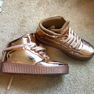 Cape Robbin, size 9, sneakers in mirror rose gold